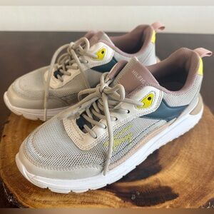 Women’s Tommy Hilfiger Nissa Sneaker Light Grey Sneakers Shoes Size 6.5